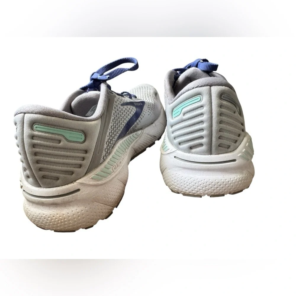 Brooks Light Gray and Blue Athletic Sneakers Size 7.5 Narrow 2A